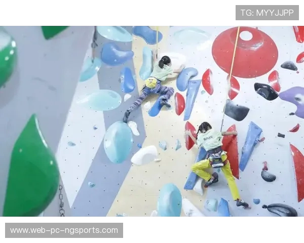 武汉攀岩队在极限运动嘉年华中的灵活性表现精彩点评与分析